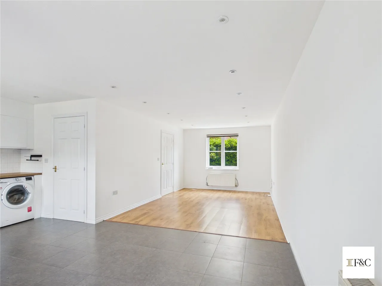 No Upward Chain, Stunning Four-Bedroom Townhouse, photo 3