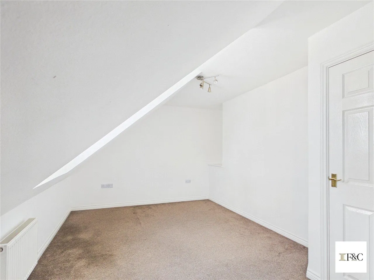 No Upward Chain, Stunning Four-Bedroom Townhouse, photo 29
