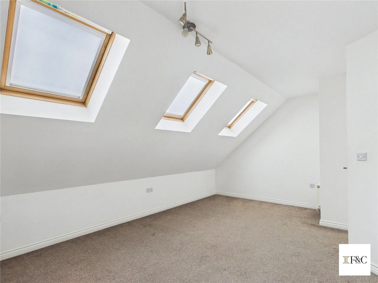 No Upward Chain, Stunning Four-Bedroom Townhouse, photo 26