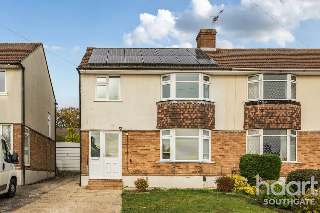 3 bed house for sale, Tempest Avenue, Potters bar, EN6