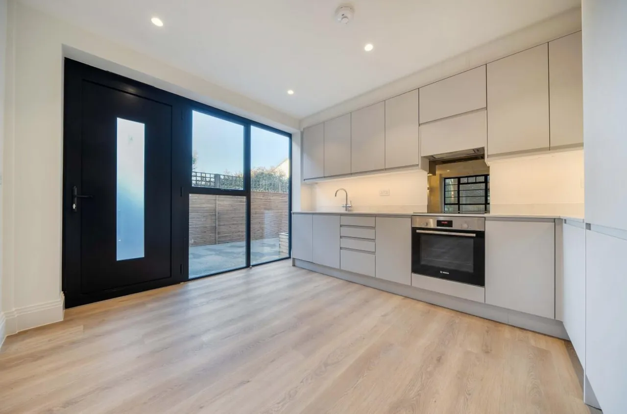 Barmeston Road, London, SE6, photo 2