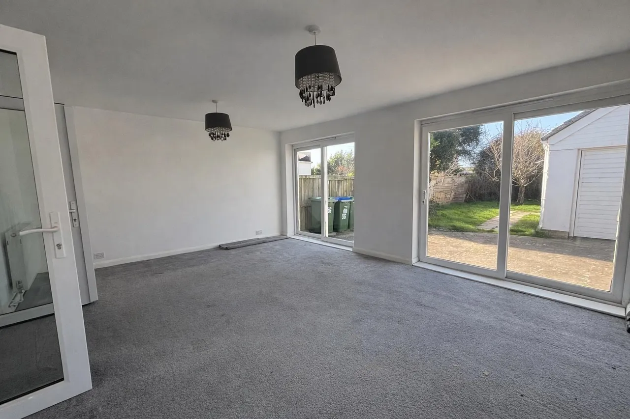 Telscombe Cliffs Way, Telscombe Cliffs, photo 16