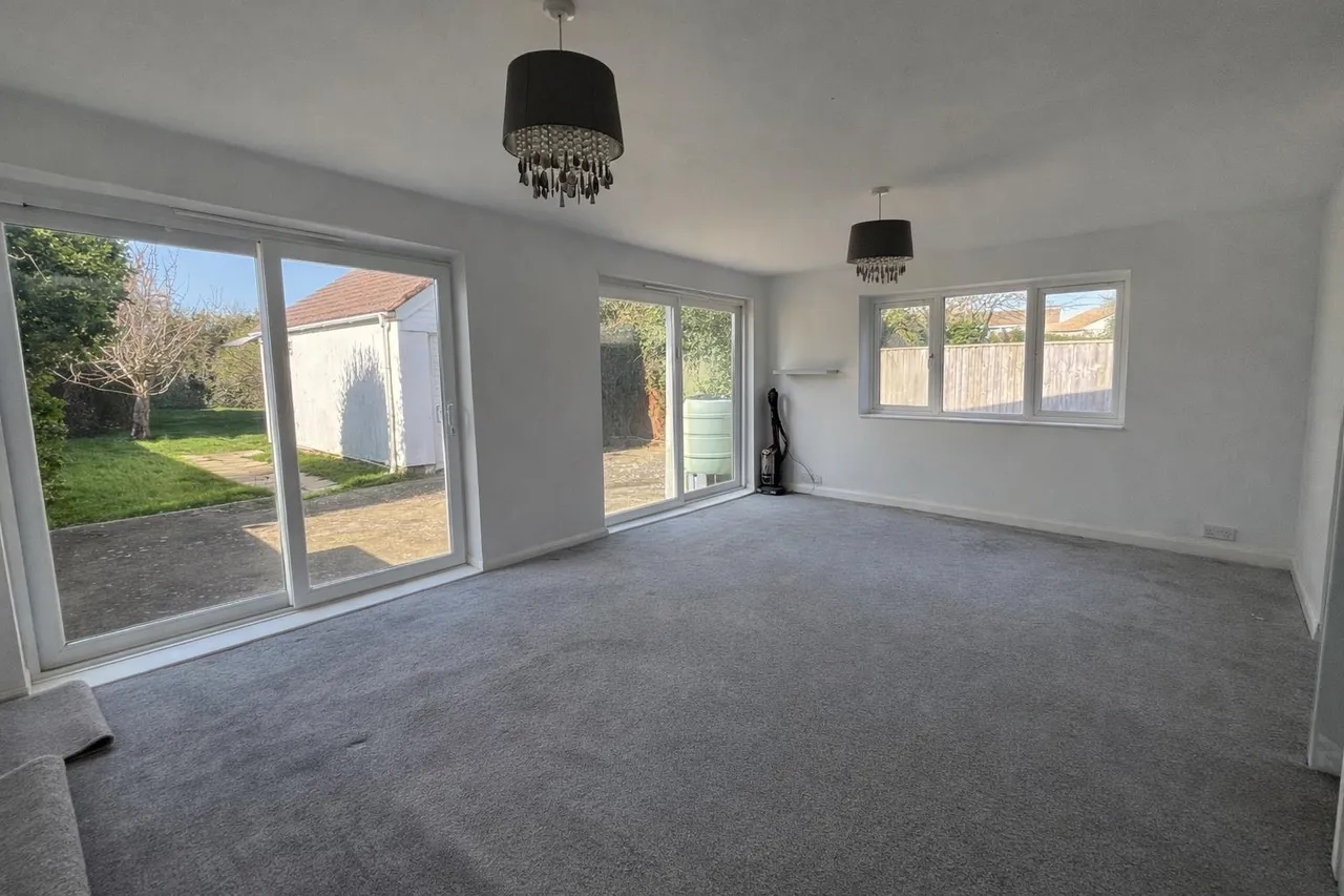 Telscombe Cliffs Way, Telscombe Cliffs, photo 3