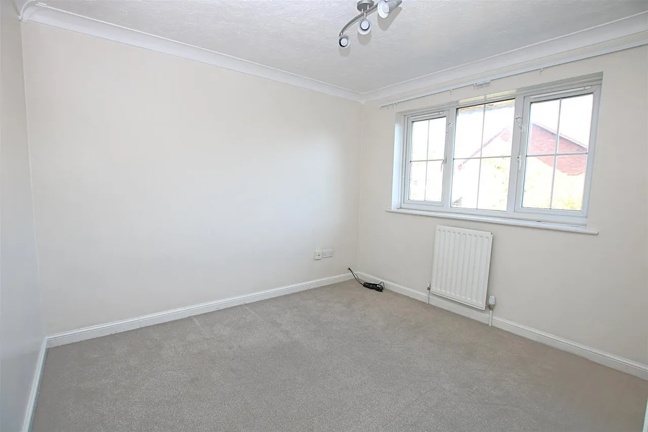 Tarragon Way, East Hunsbury, NN4, photo 10
