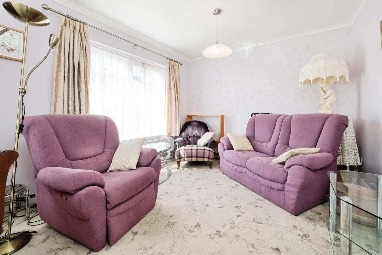 Greenfields Close, Loughton, Essex, IG10, photo 3