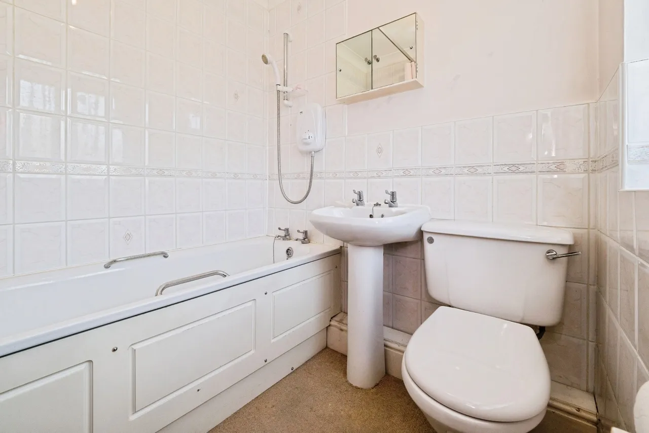 Greenfields Close, Loughton, Essex, IG10, photo 13