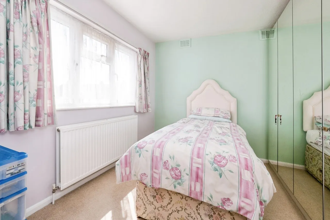 Greenfields Close, Loughton, Essex, IG10, photo 15