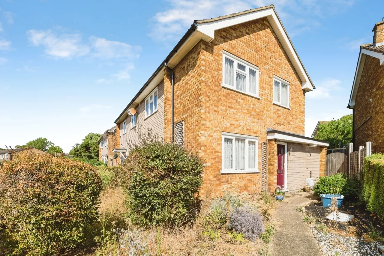 2 bed house for sale — Greenfields Close, Loughton, Essex, IG10