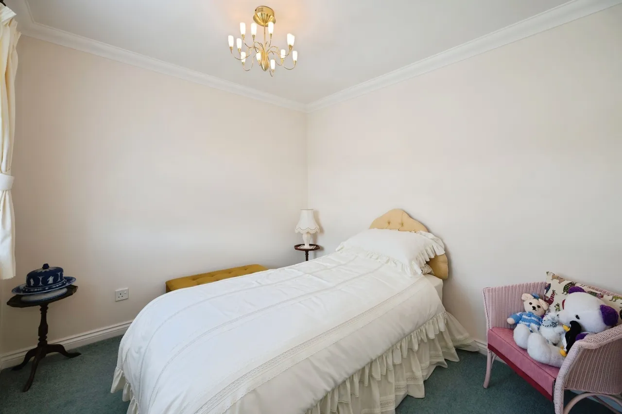 Hamfield Drive, Hayling Island, PO11, photo 12