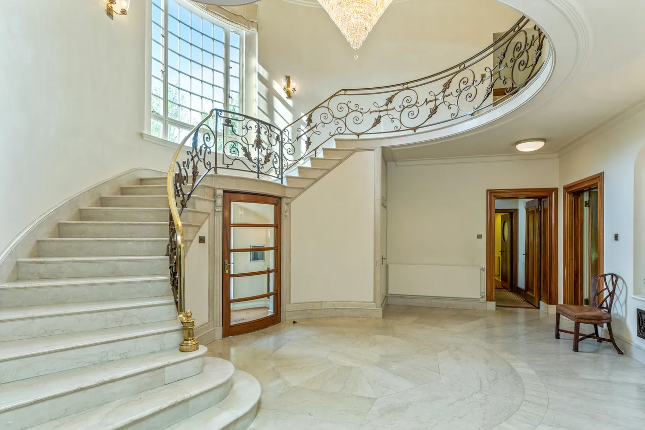 Hamstone House, St George's Hill, Weybridge, Surrey, photo 4