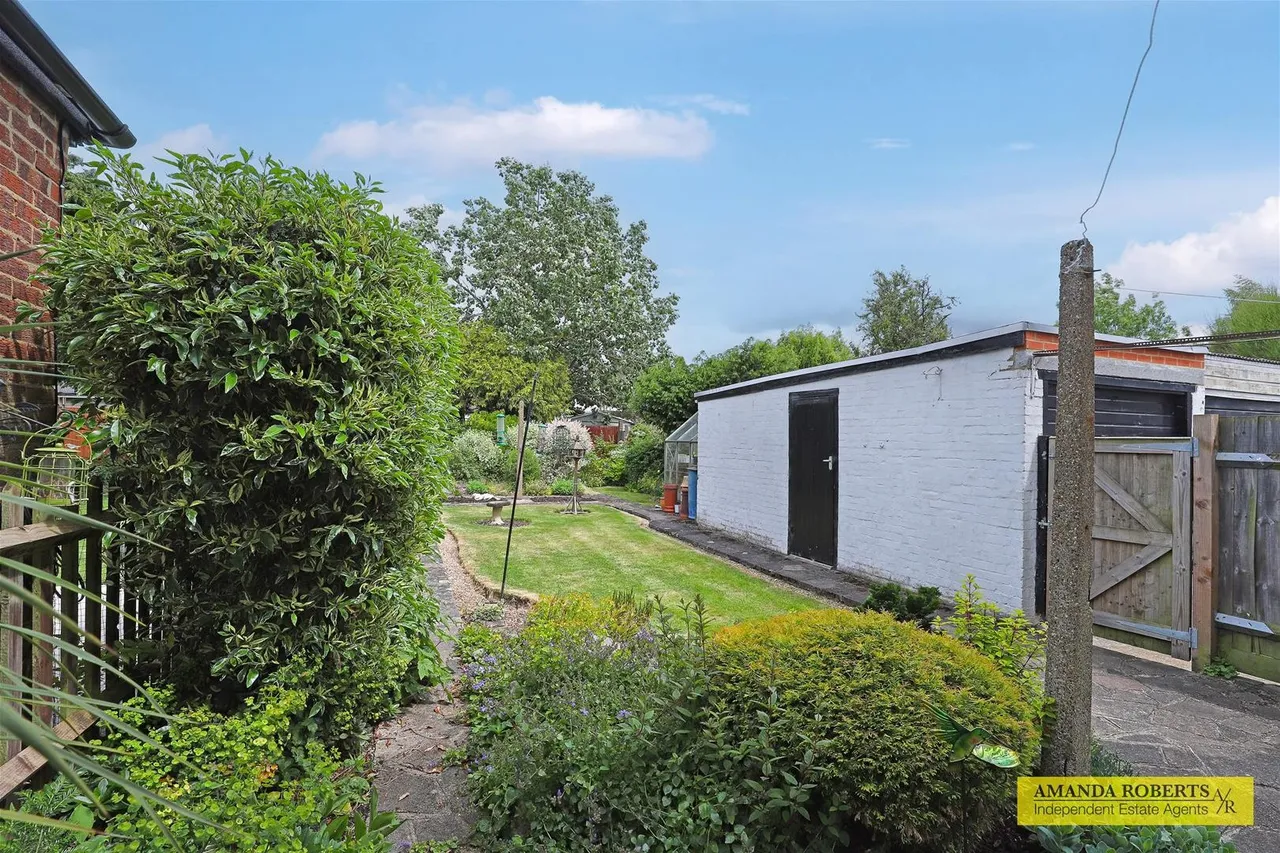 Manor Way, Chingford, photo 16