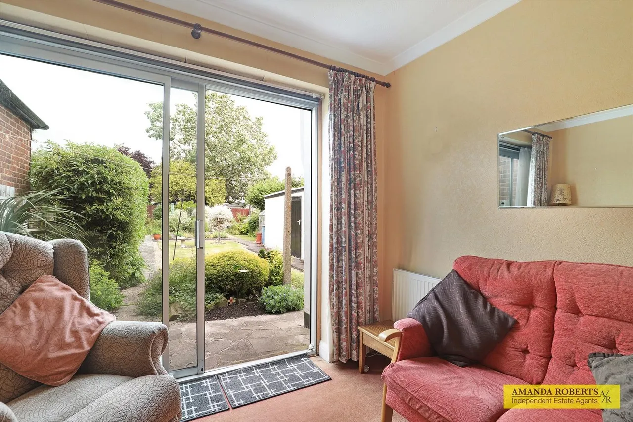 Manor Way, Chingford, photo 2
