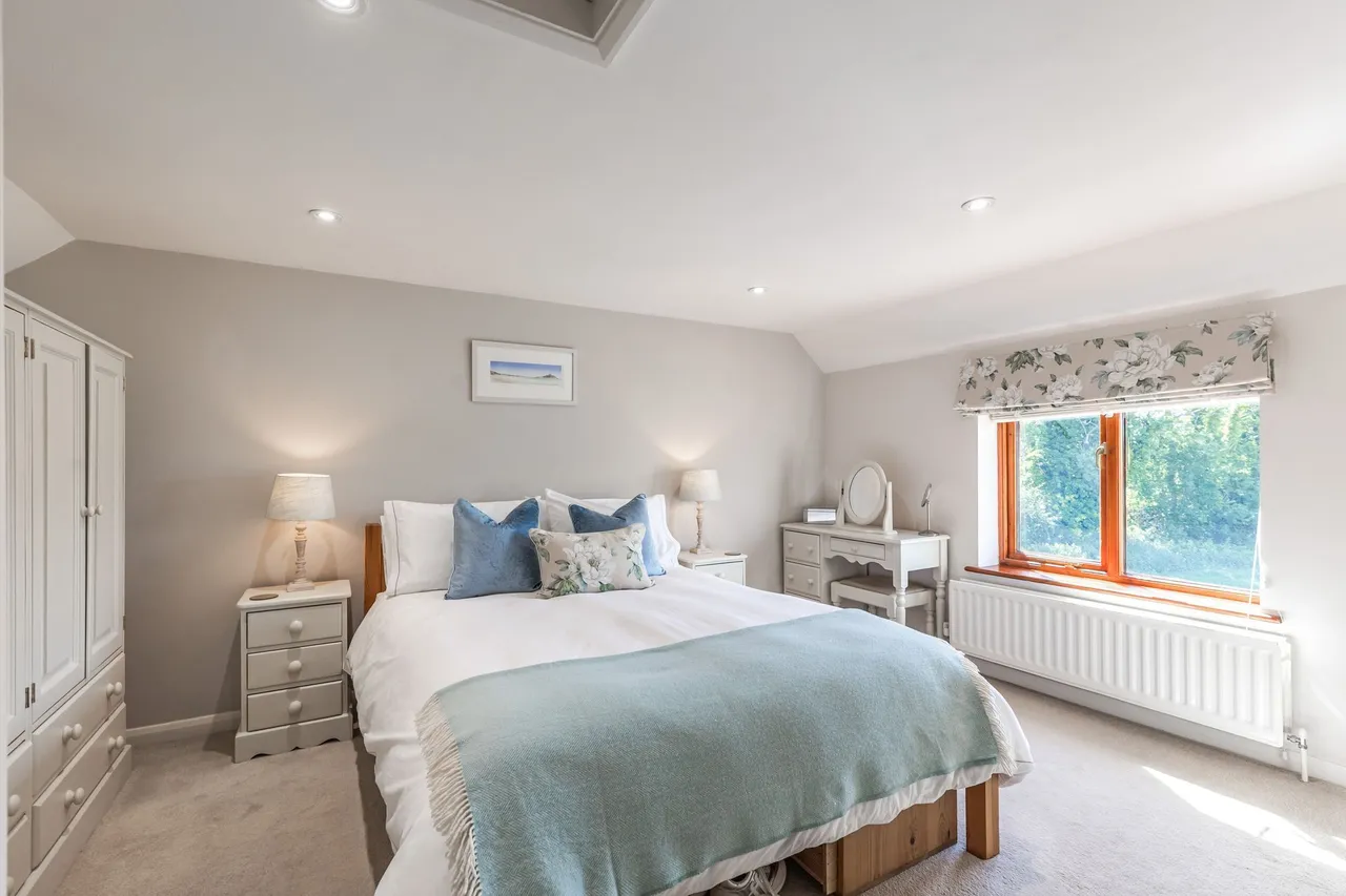 Semi-Detached Character Cottage in Sw, photo 11