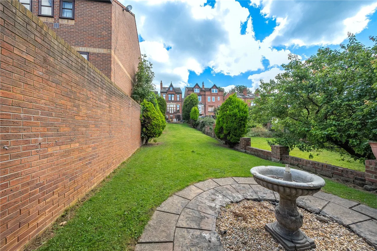 Bank Side Street, Harehills, LS8, photo 11