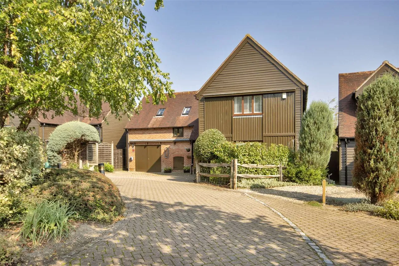 Hildenbrook Farm, Hildenborough, Tonbridge, Kent, TN11 9JN, photo 6