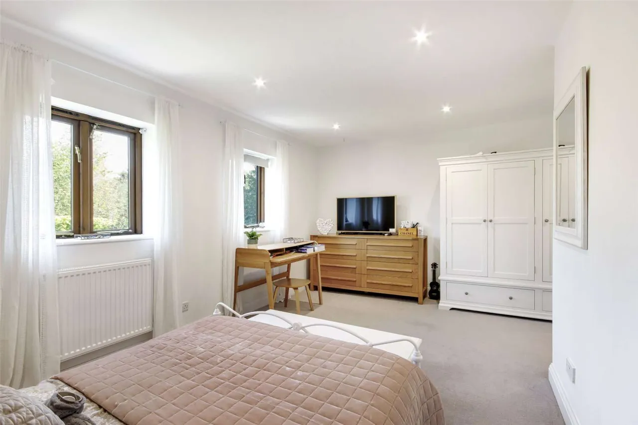 Hildenbrook Farm, Hildenborough, Tonbridge, Kent, TN11 9JN, photo 11