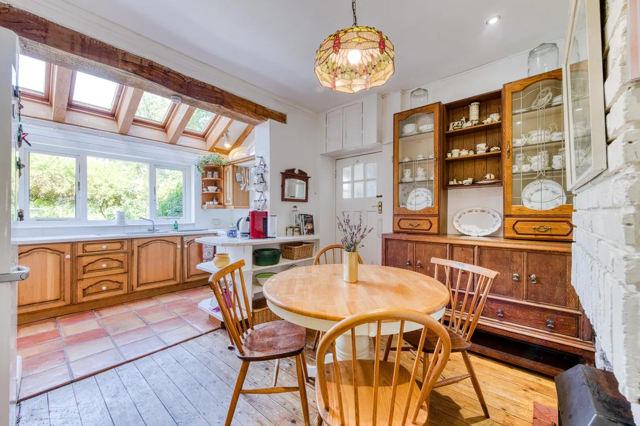 Western Road, Hagley, photo 6