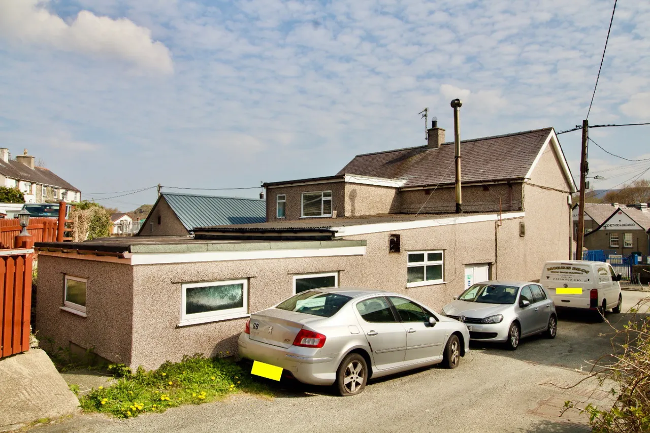Former Gors Bach Bakery and House, Cwm Y Glo, photo 11