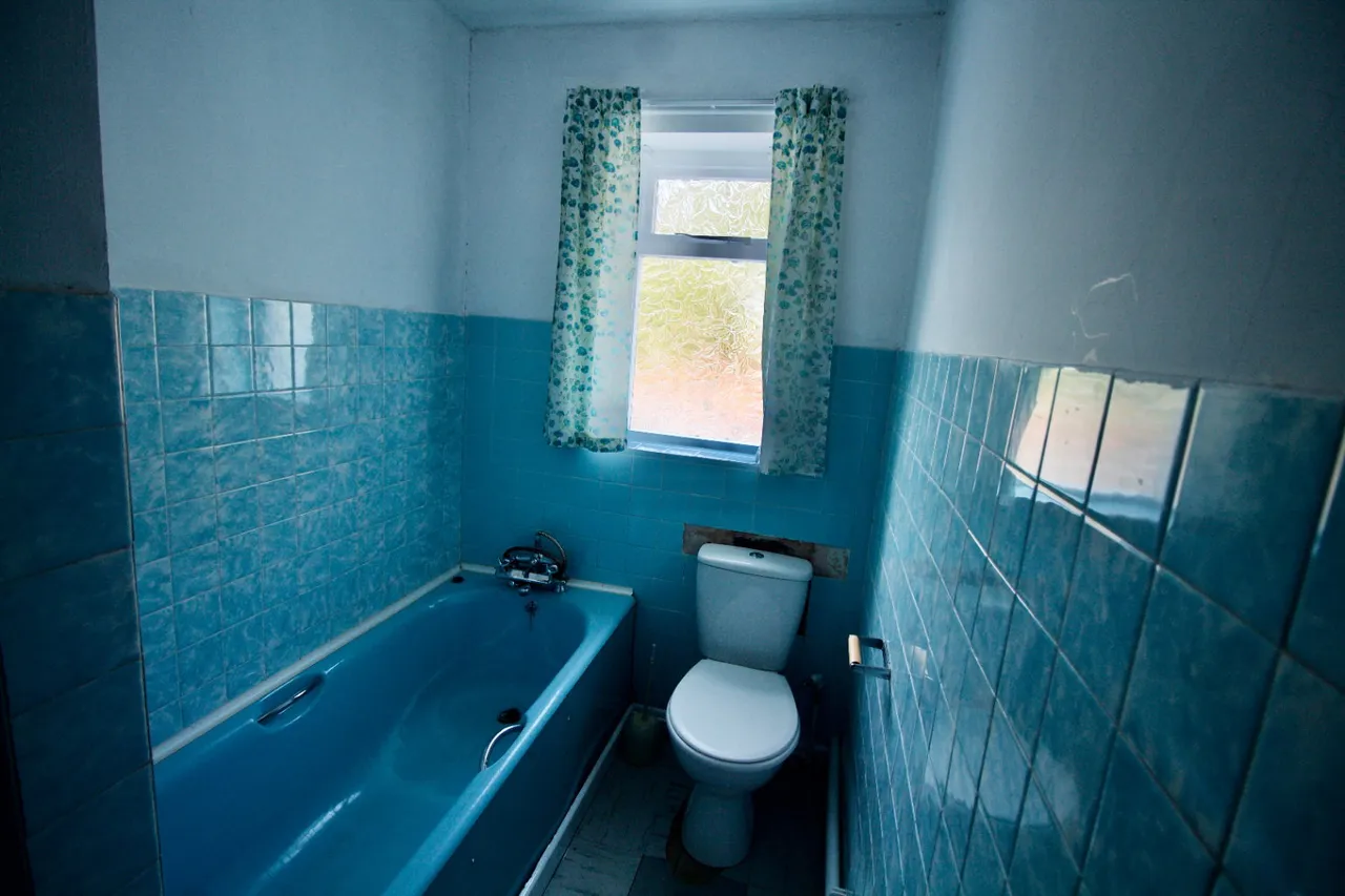 Former Gors Bach Bakery and House, Cwm Y Glo, photo 7