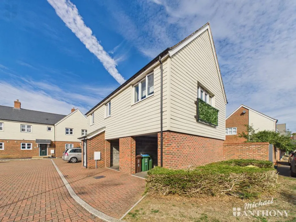Morello Close, Aylesbury, HP18, photo 11