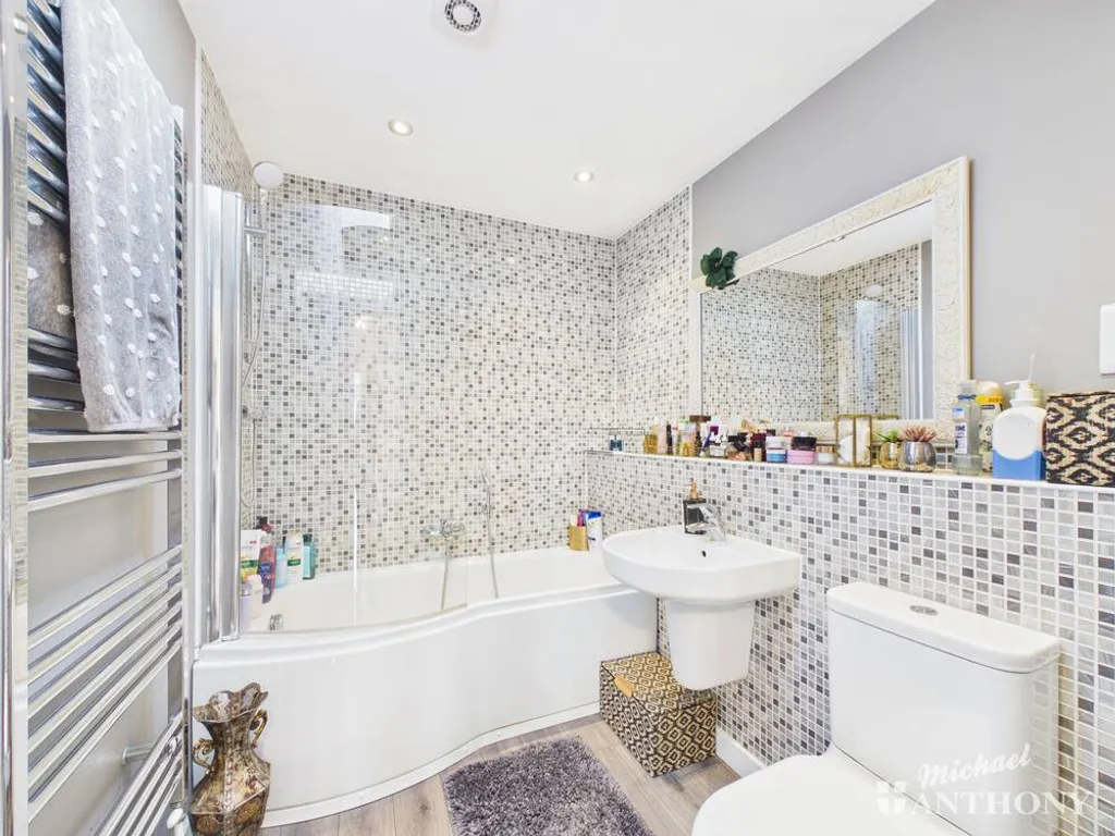 Morello Close, Aylesbury, HP18, photo 6