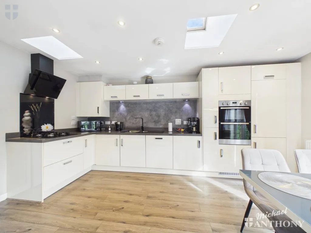 Morello Close, Aylesbury, HP18, photo 9