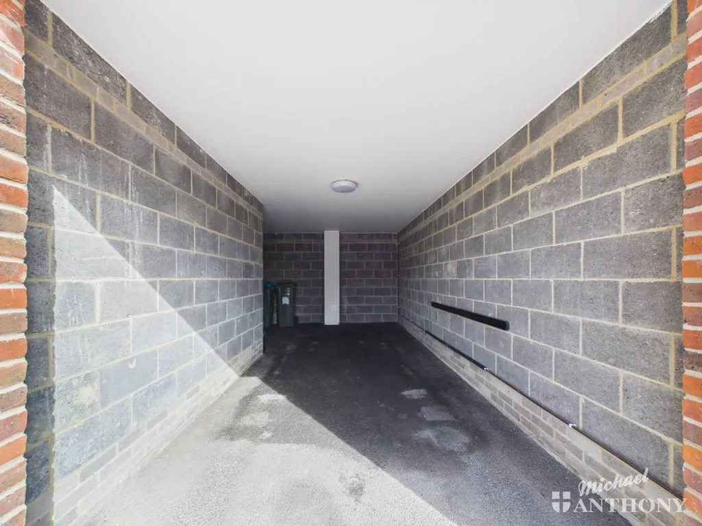 Morello Close, Aylesbury, HP18, photo 8