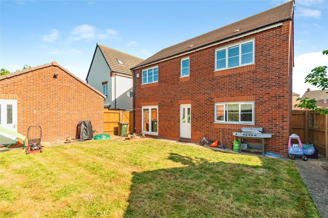Calder Gardens, Bingham, NG13, photo 23