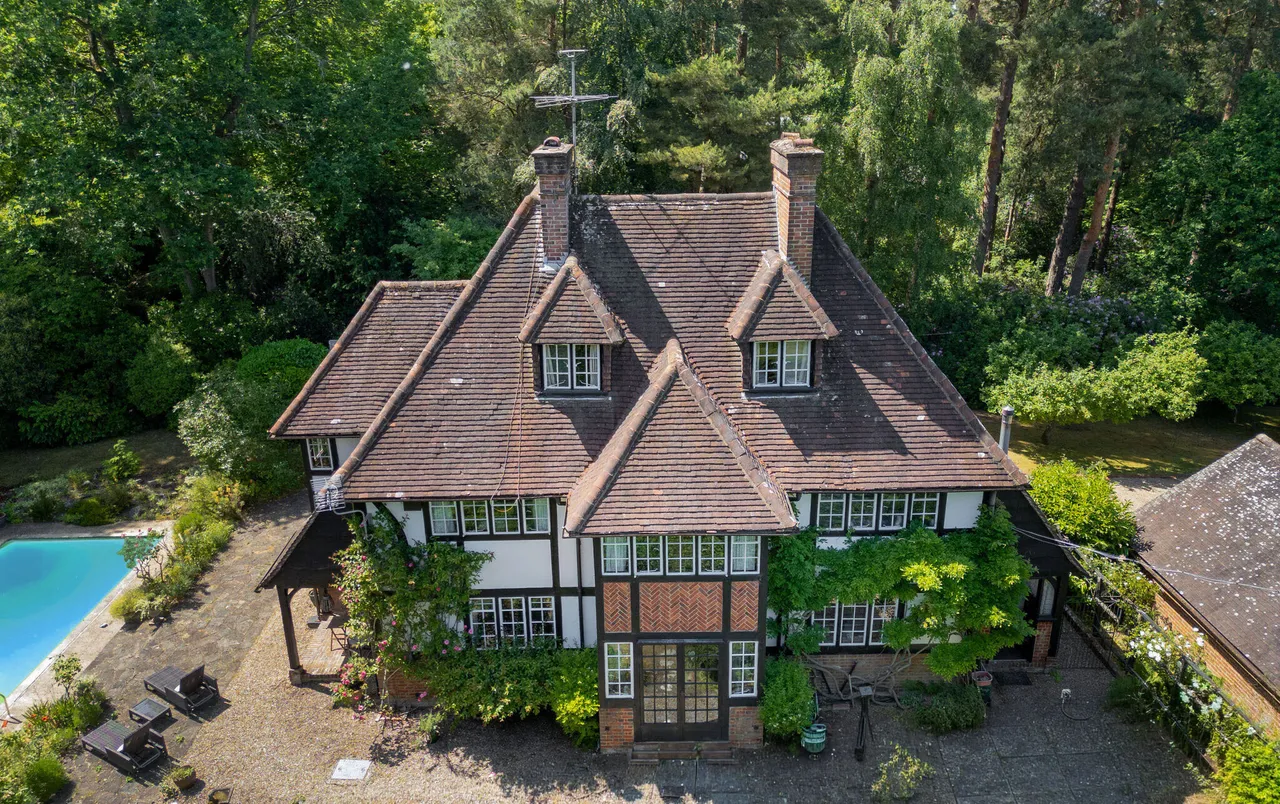 6 bed house for sale — Calthorpe Road, Fleet, GU51