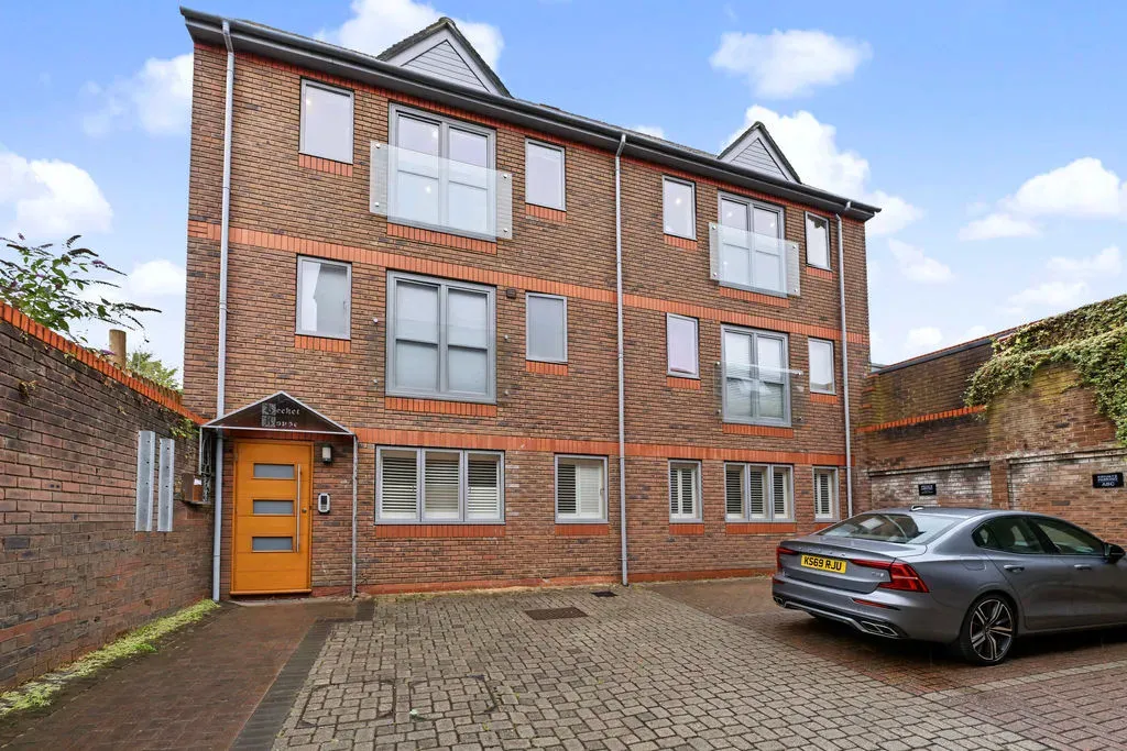 2 bed property for sale — High Street, Berkhamsted, Hertfordshire, HP4 1AD
