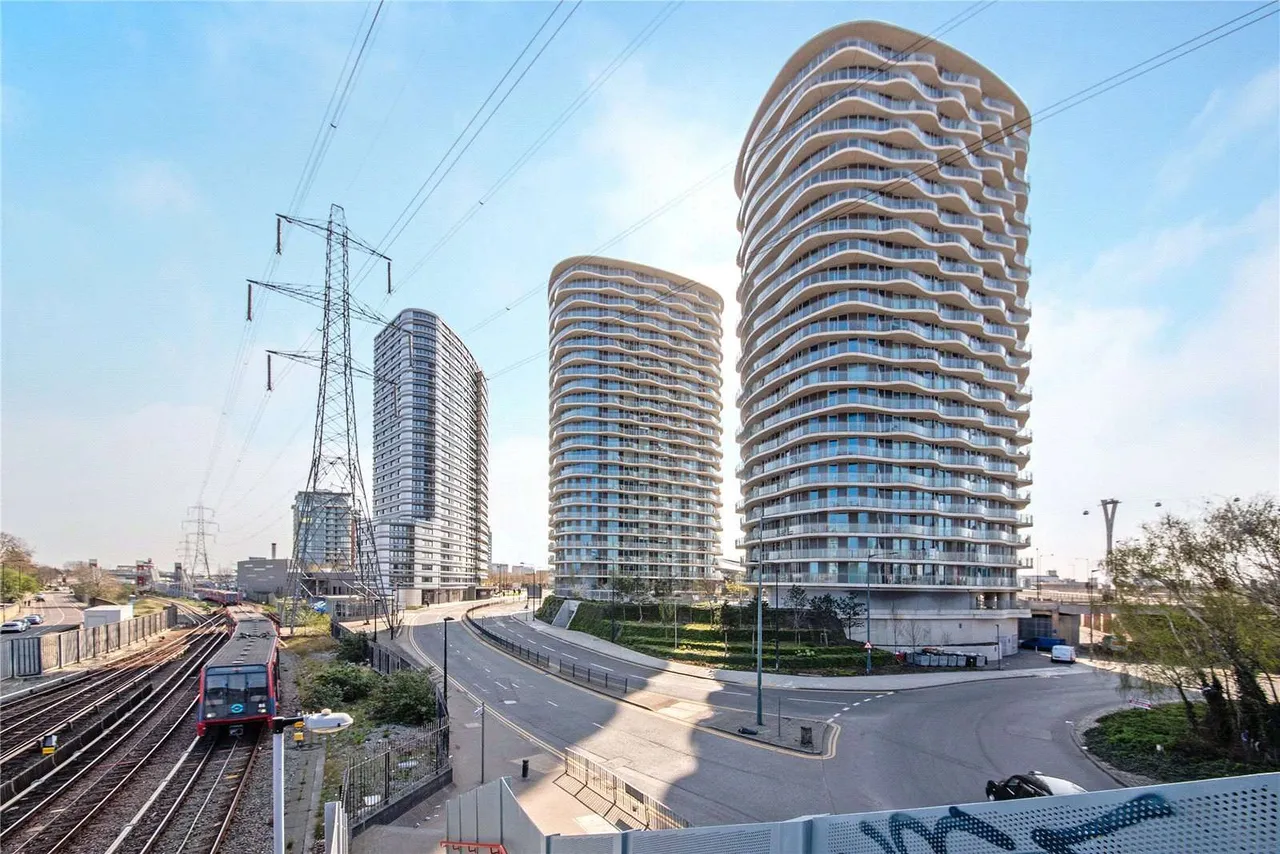 Tidal Basin Road, London, E16, photo 8