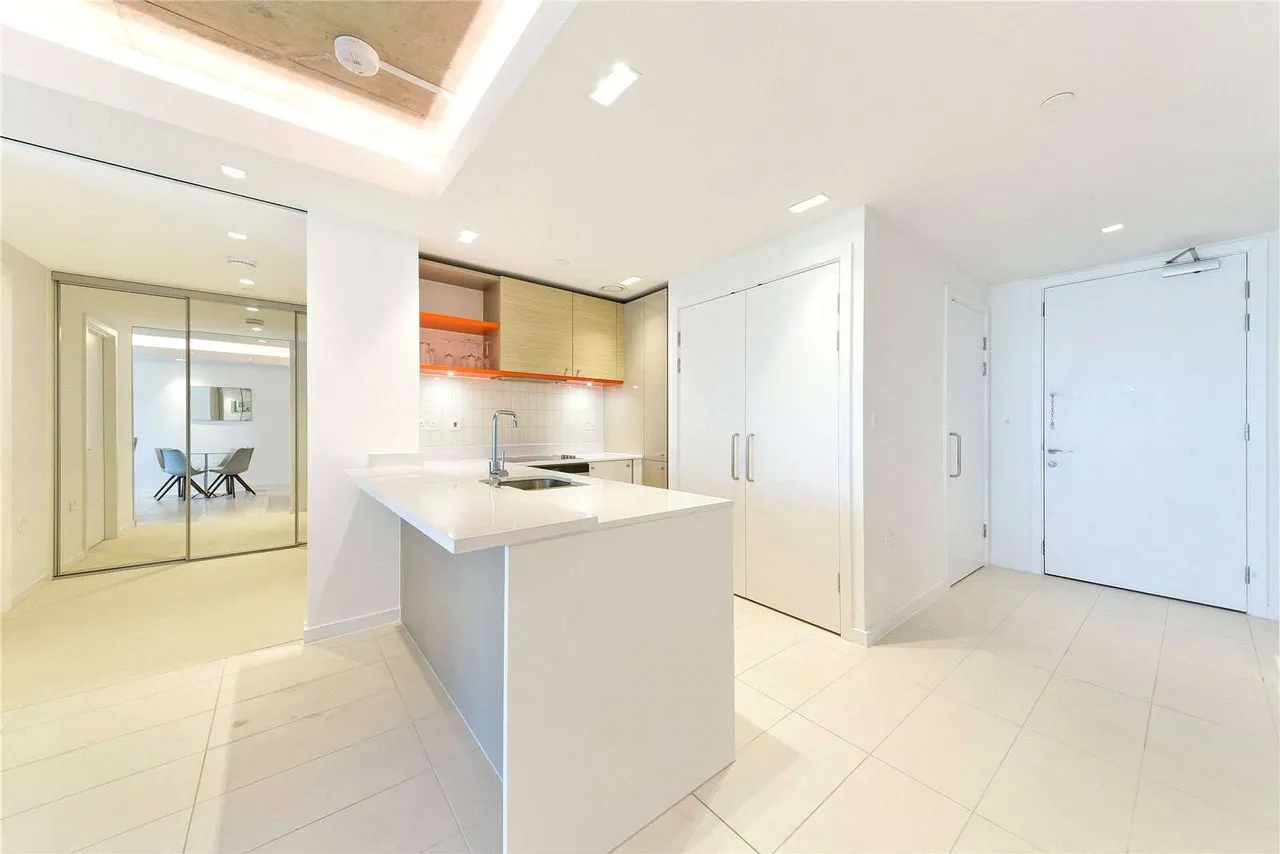 Tidal Basin Road, London, E16, photo 2