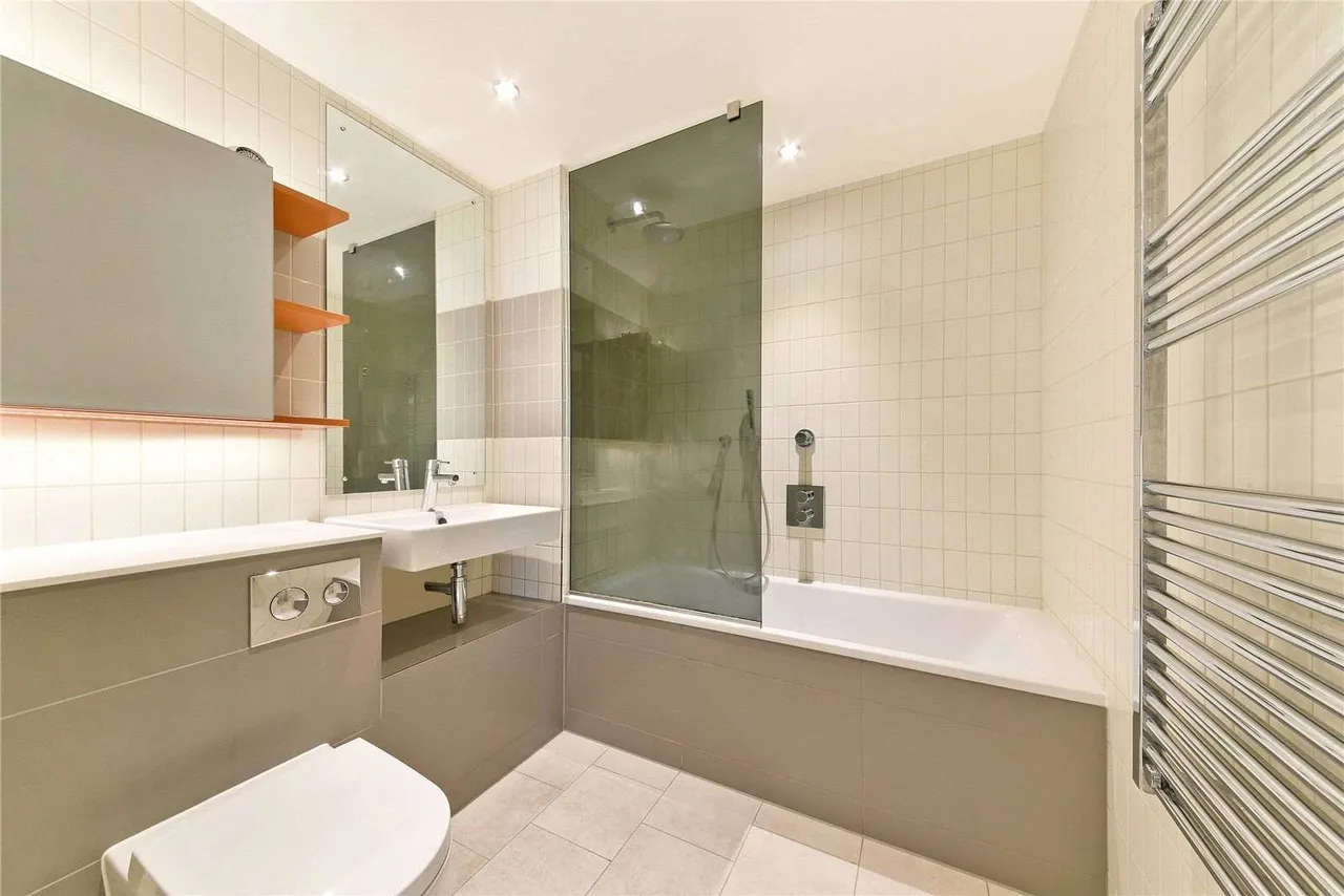 Tidal Basin Road, London, E16, photo 3