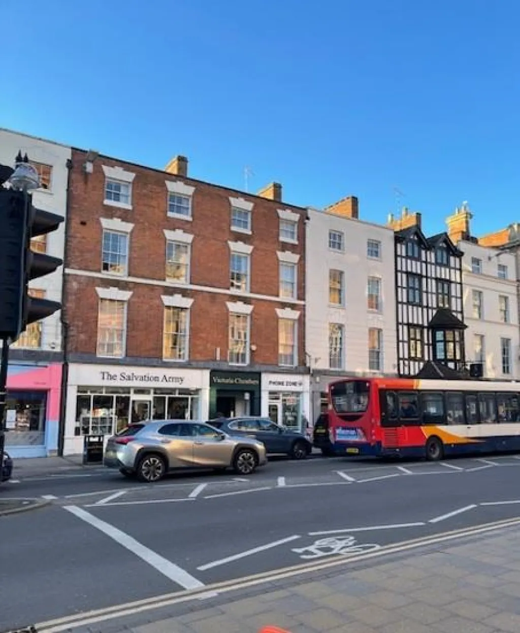 6 bed flat to rent, Victoria Chambers, Parade