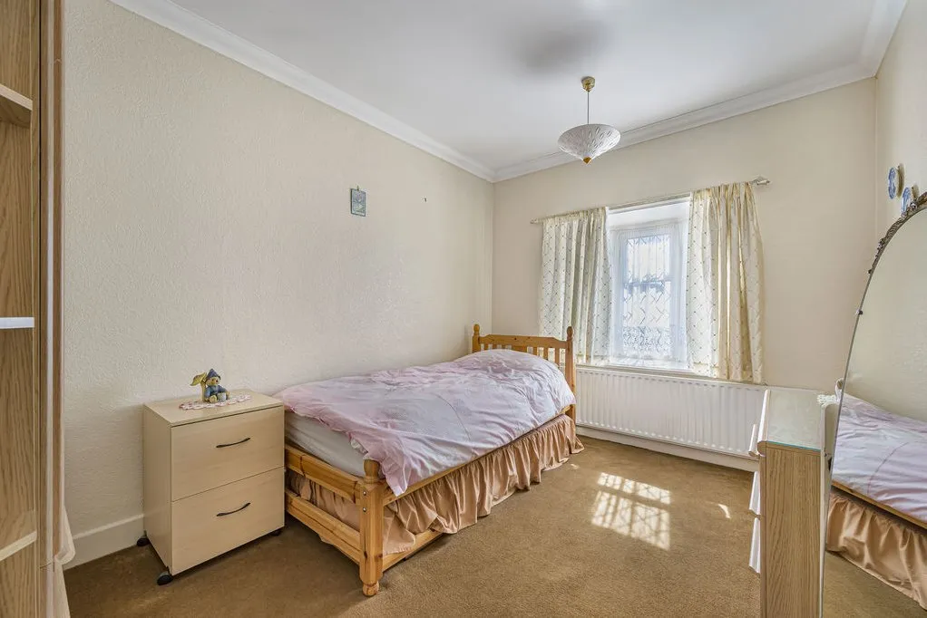 Woolwich Road, London, SE2, photo 18