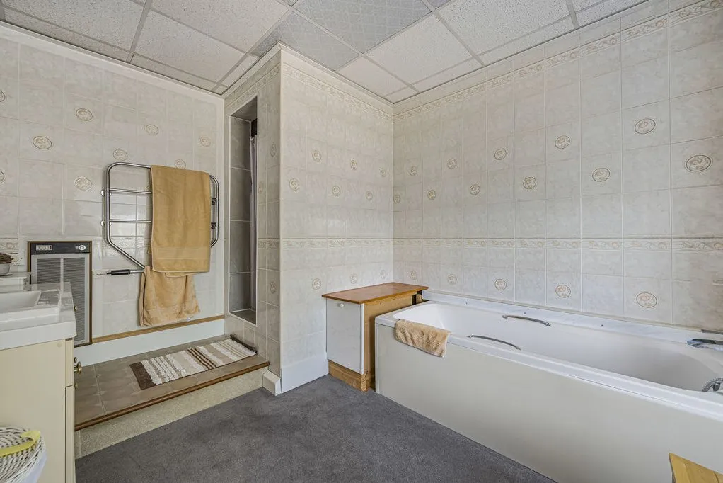 Woolwich Road, London, SE2, photo 21