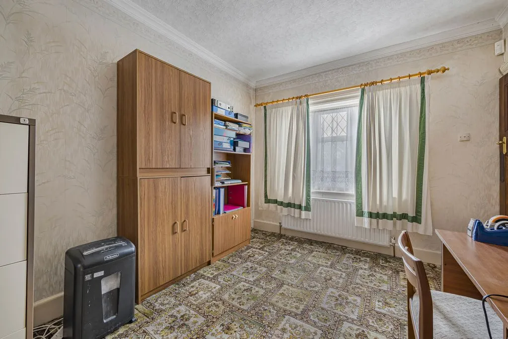 Woolwich Road, London, SE2, photo 12
