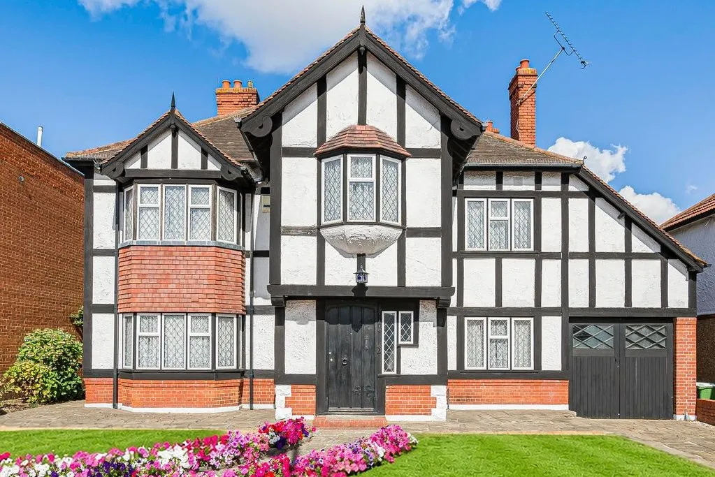 5 bed house for sale, Woolwich Road, London, SE2