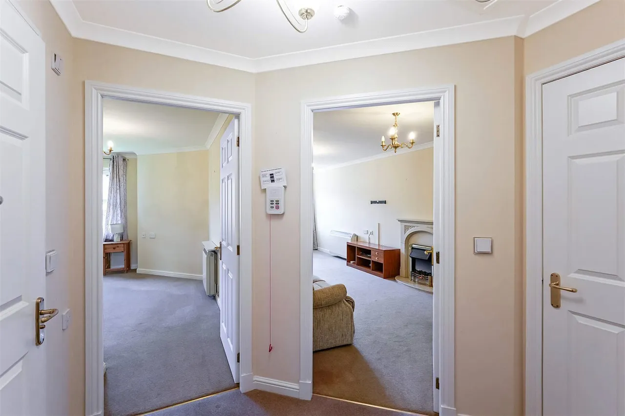 Bishop's Gate, 20 Kenmure Drive, Glasgow, East Dunbartonshire, G64, photo 3