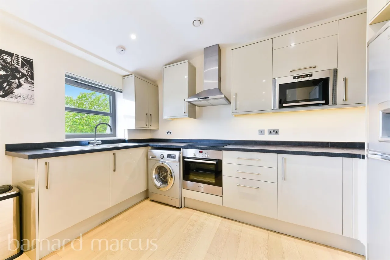 2 bed flat to rent, Barnsbury Lane, Surbiton, KT5
