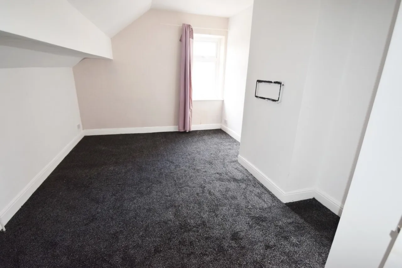Bradford Road, Keighley, photo 8