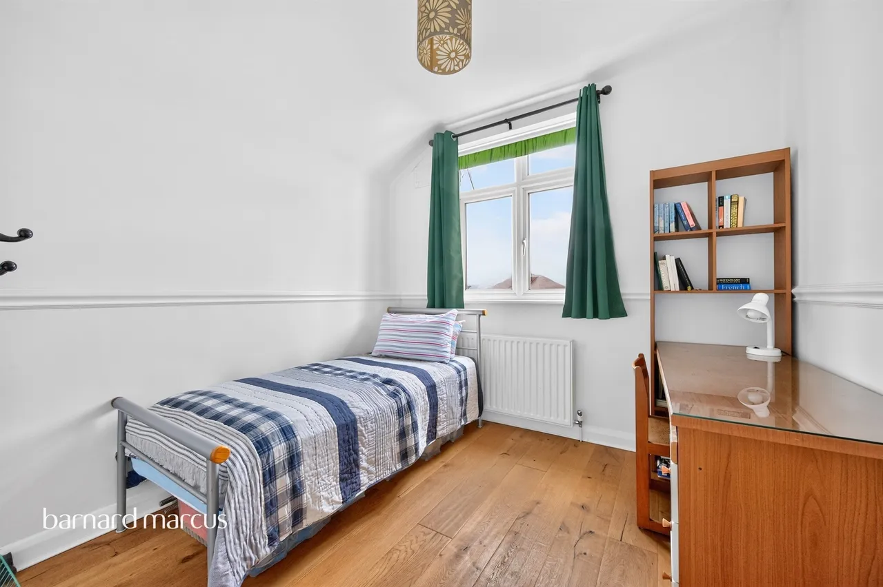 Leyfield, Worcester Park, KT4, photo 17