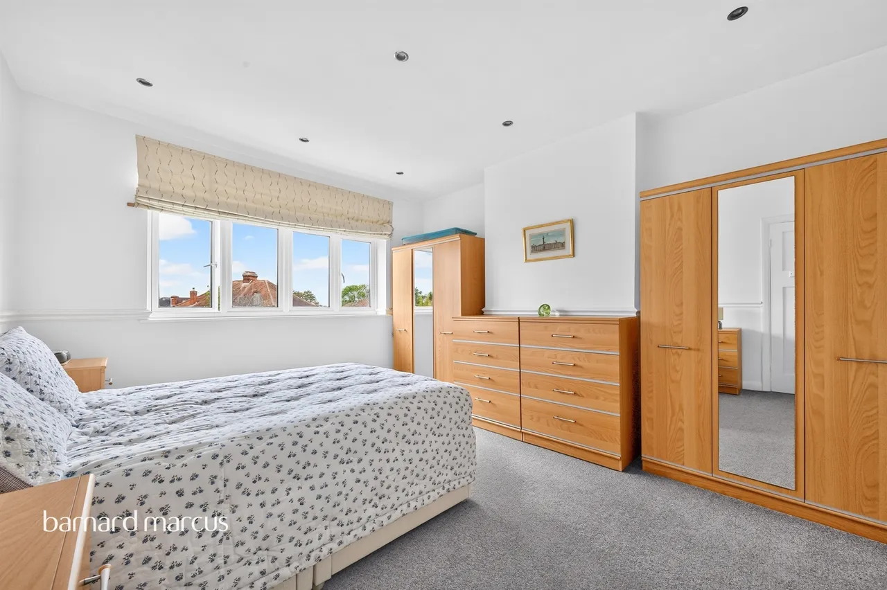 Leyfield, Worcester Park, KT4, photo 16