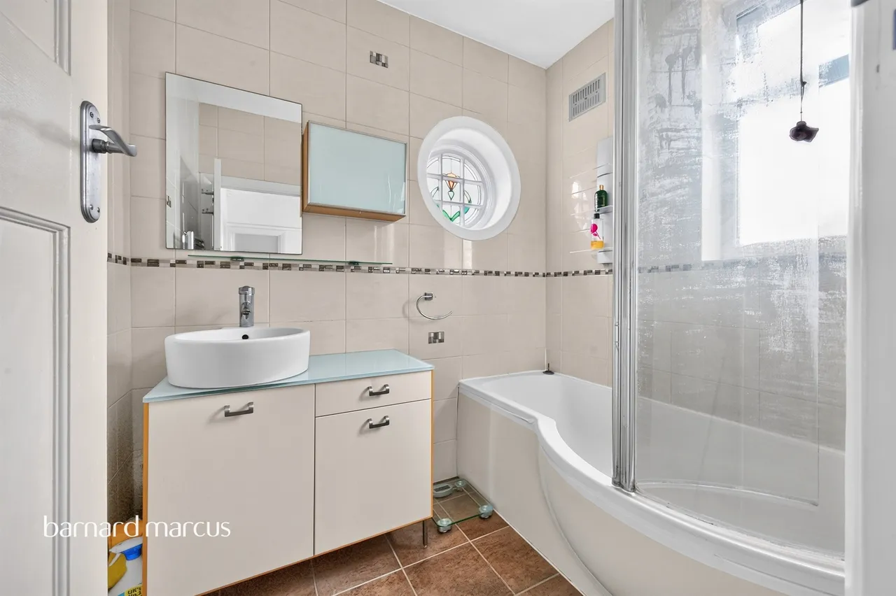 Leyfield, Worcester Park, KT4, photo 18
