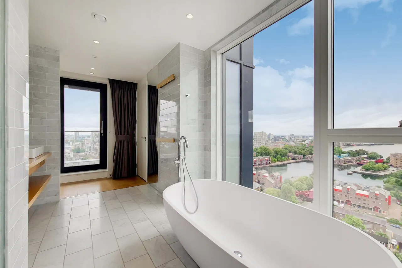 1701 Park Vista Tower, 5 Cobblestone Square, London, photo 6