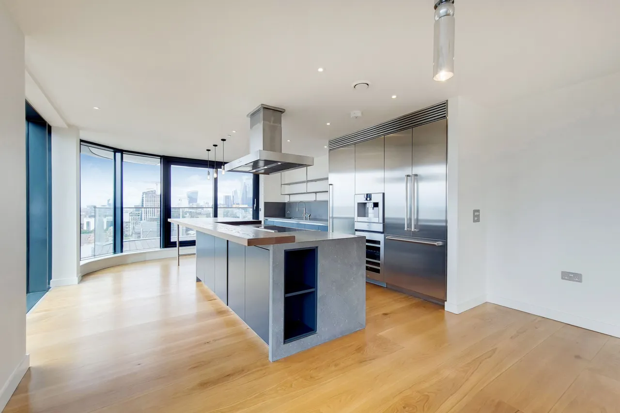 1701 Park Vista Tower, 5 Cobblestone Square, London, photo 3