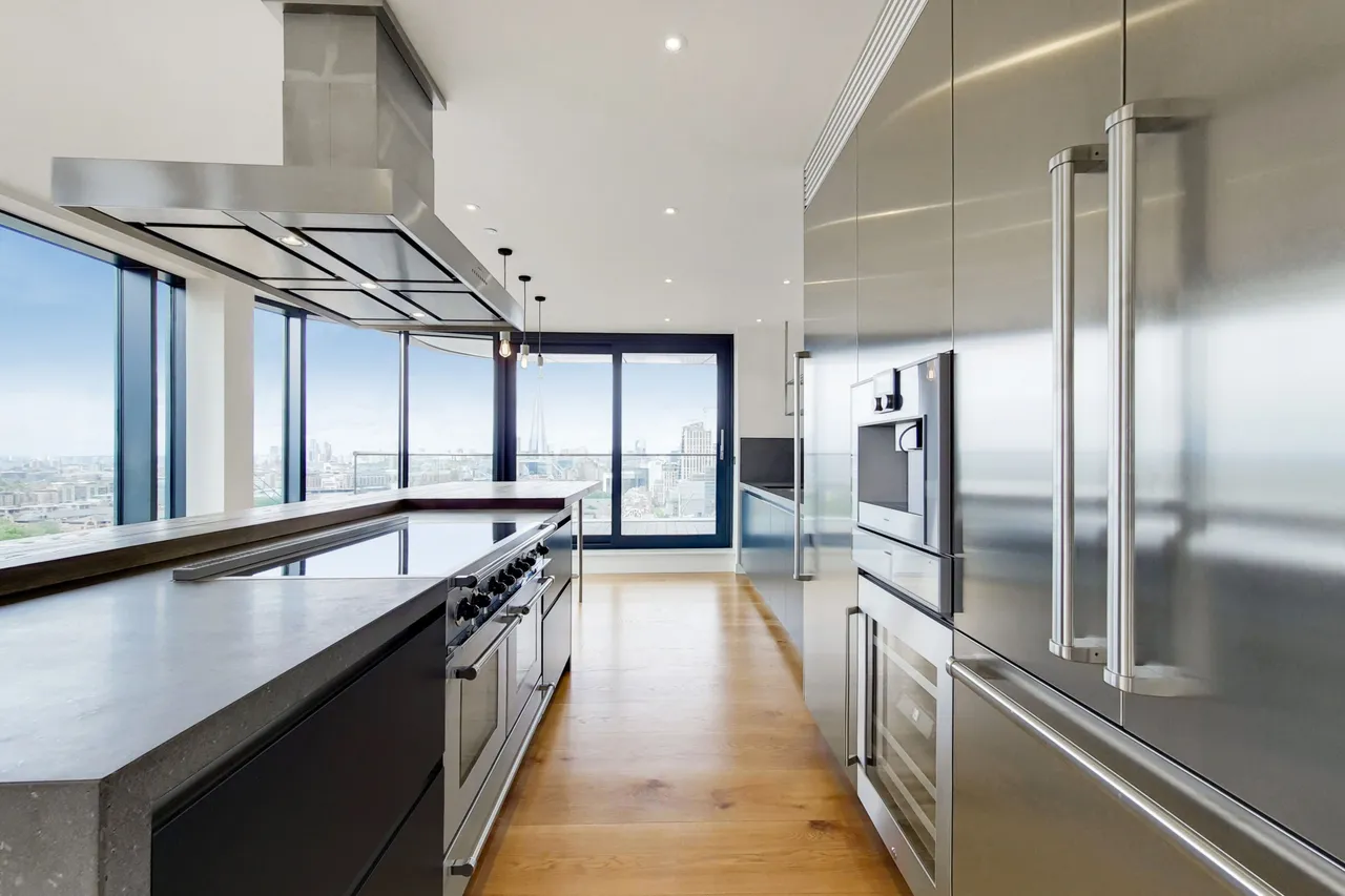 1701 Park Vista Tower, 5 Cobblestone Square, London, photo 12