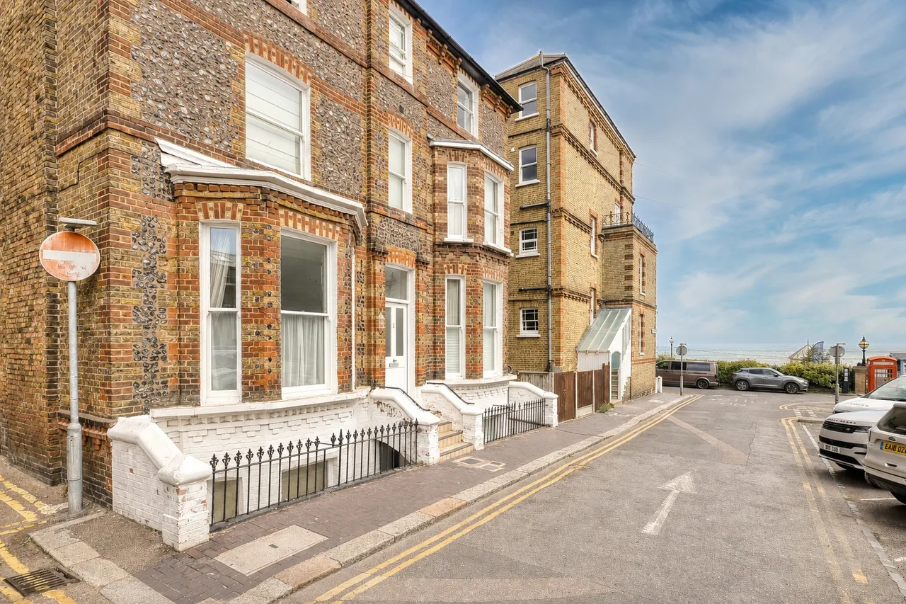 2 bed flat for sale, Chandos Square, Broadstairs, CT10