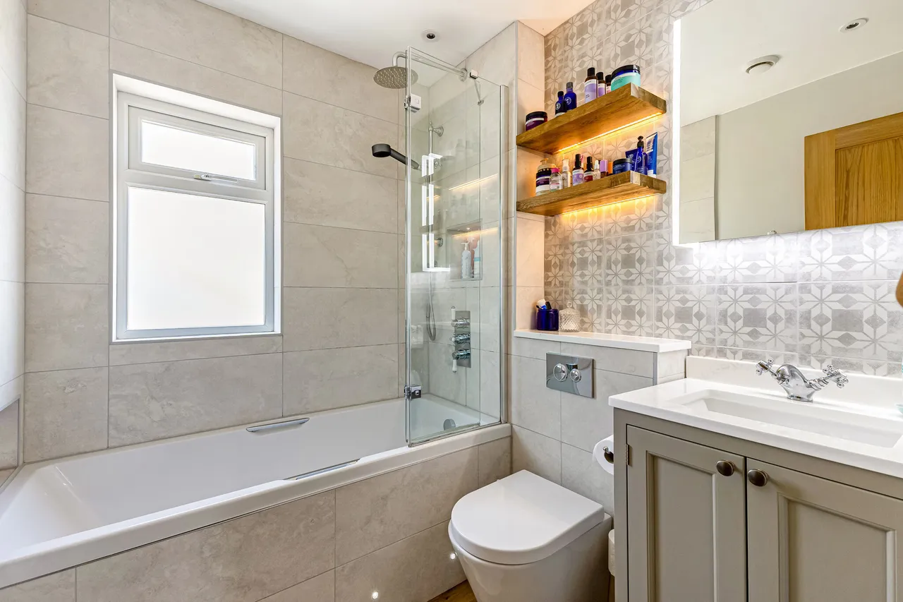 Down Ampney, Cirencester, GL7, photo 11