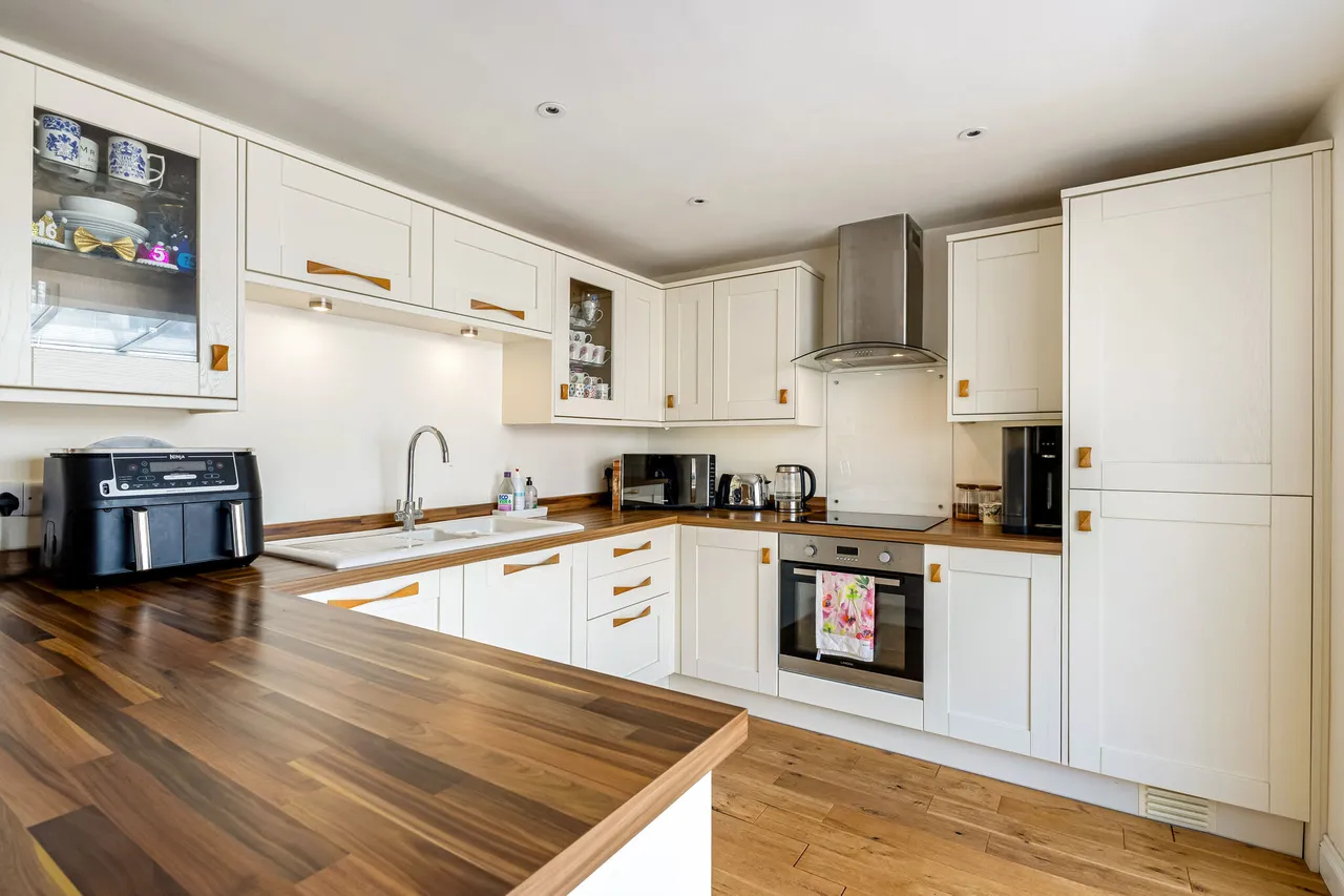 Down Ampney, Cirencester, GL7, photo 5